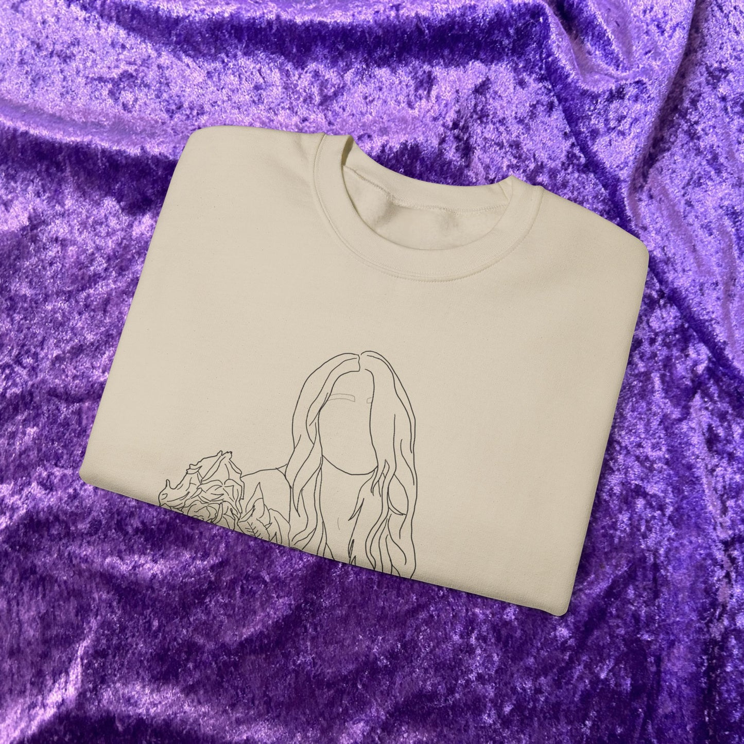Unique Woman Holding Roses Sweatshirt – Unisex Heavy Blend Crewneck